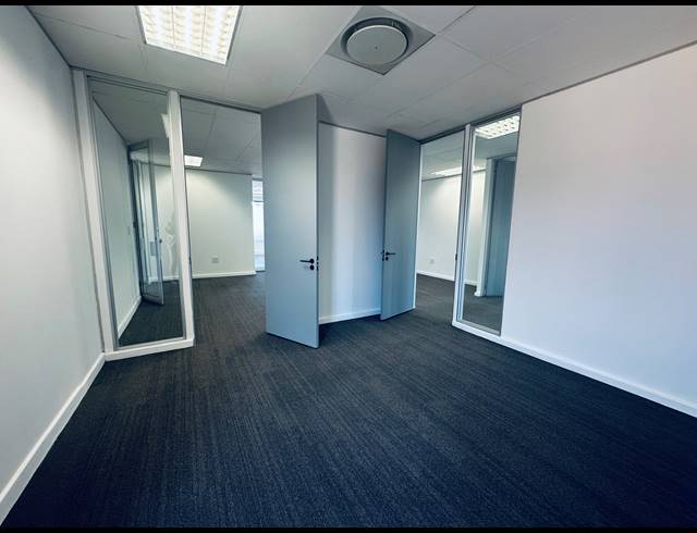 383.20M² OFFICE TO LET IN PAULSHOF